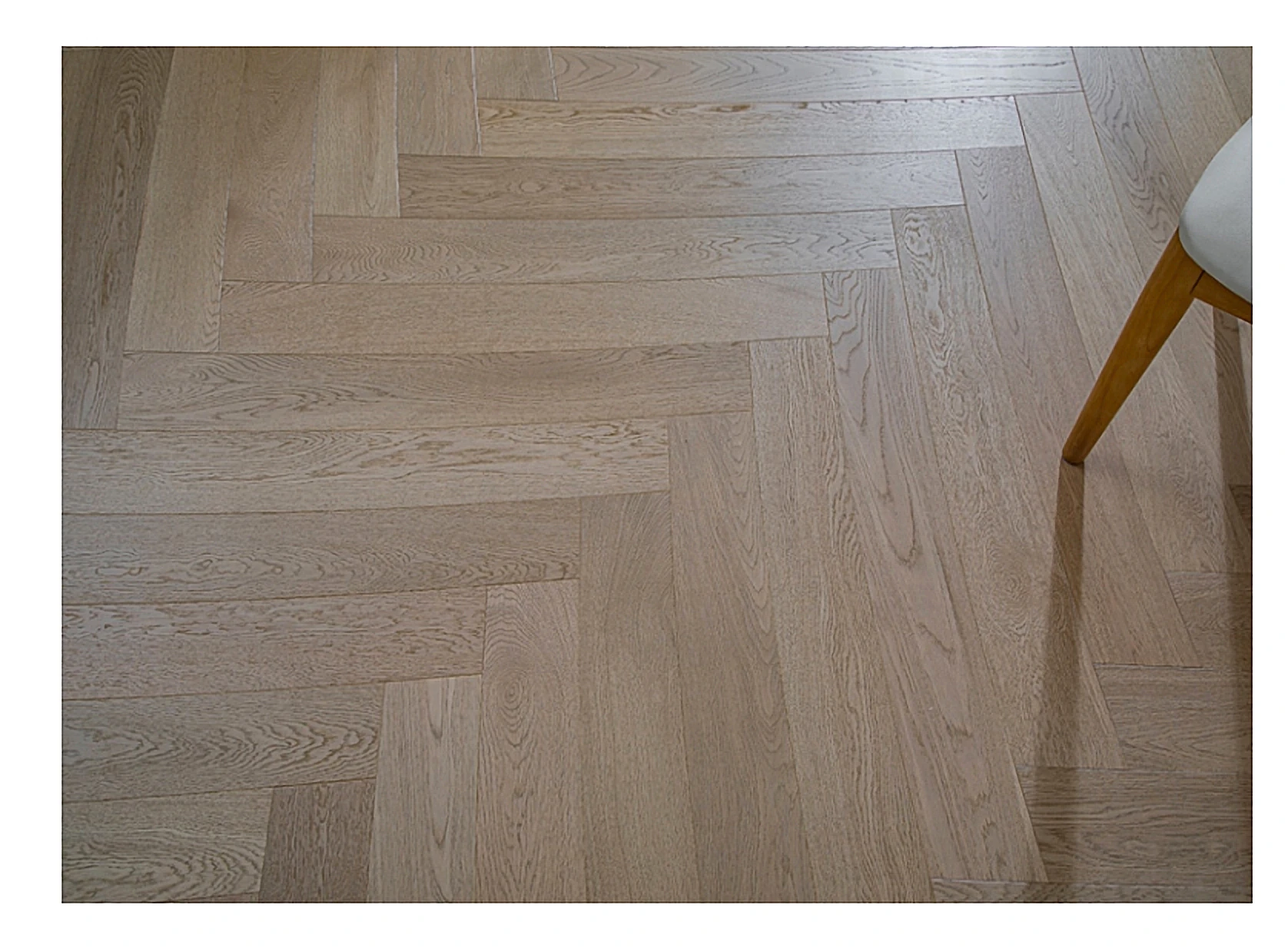 PARBRO MY016-3 — Oak wood grain close-up detail. Art wood flooring from China, sourced through Tarmeer's Dubai material selection center.