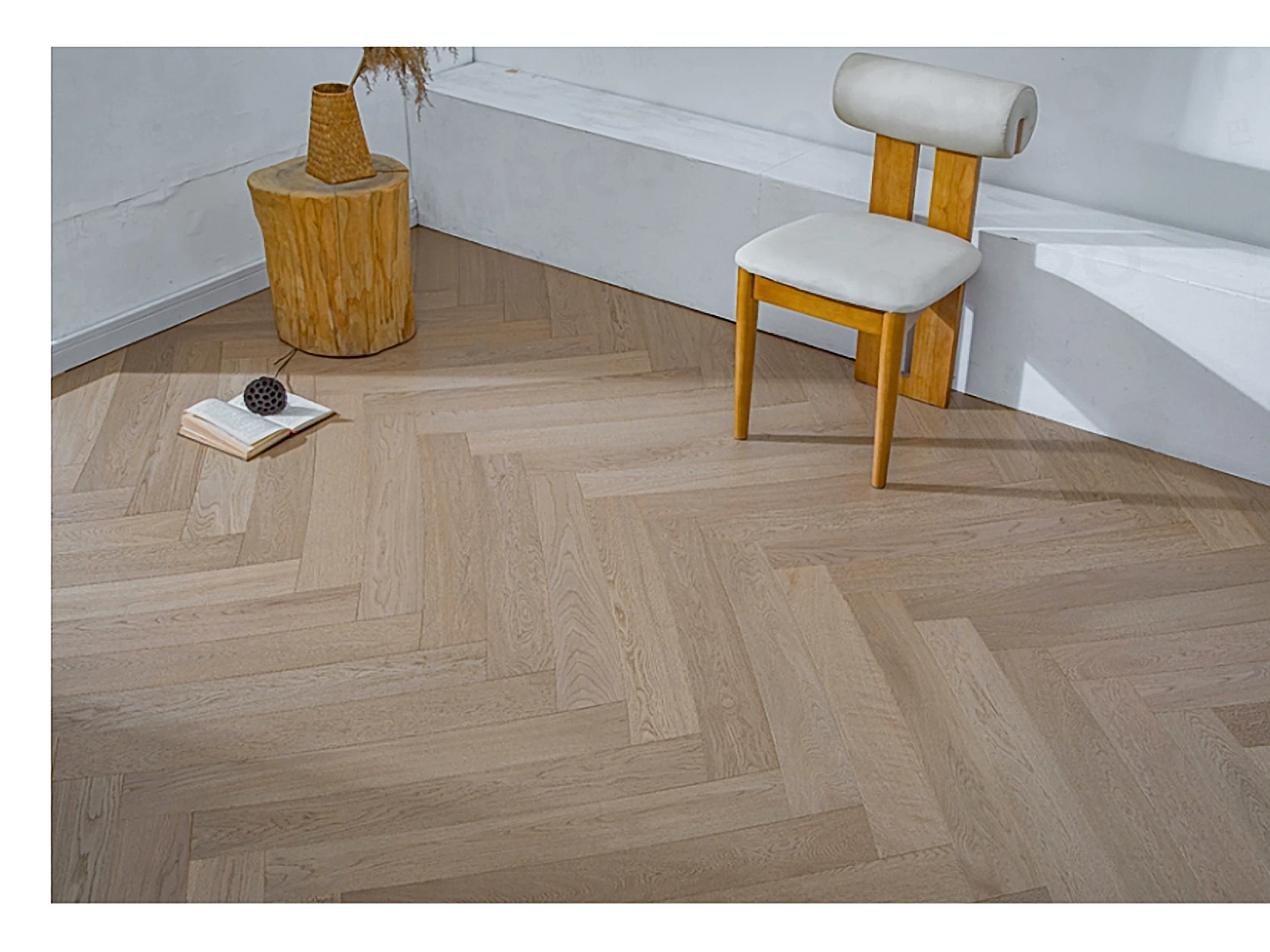 PARBRO MY016-3 — Oak floor in a room setting. Art wood flooring from China, sourced through Tarmeer's Dubai material selection center.