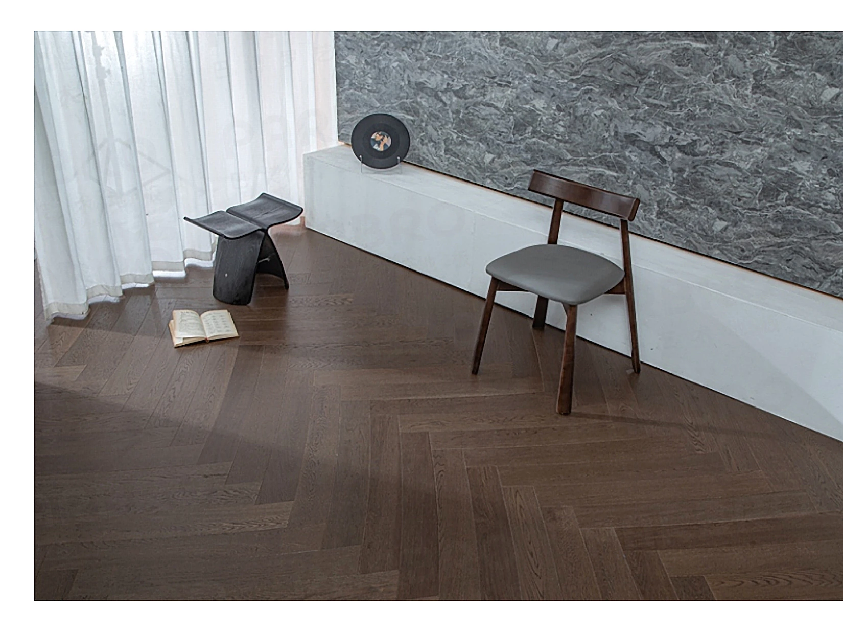 PARBRO MY016-4 — Oak floor in a room setting. Art wood flooring from China, sourced through Tarmeer's Dubai material selection center.