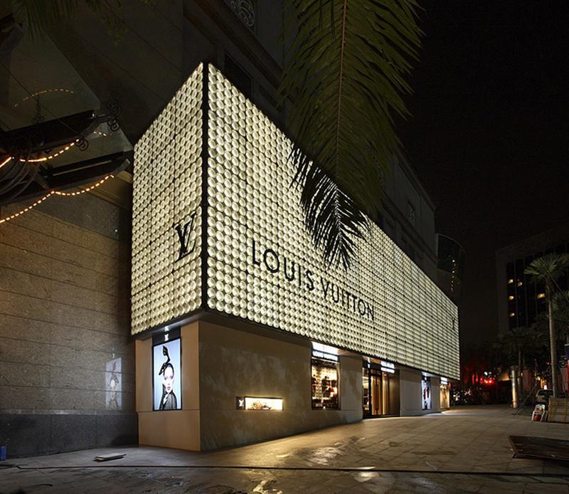 Mercedes Benz Lumpini Showroom